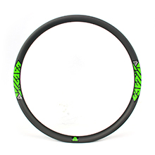 Carbon beadless 46mm wide 26 inch plus rim for more traction tubeless compatible
