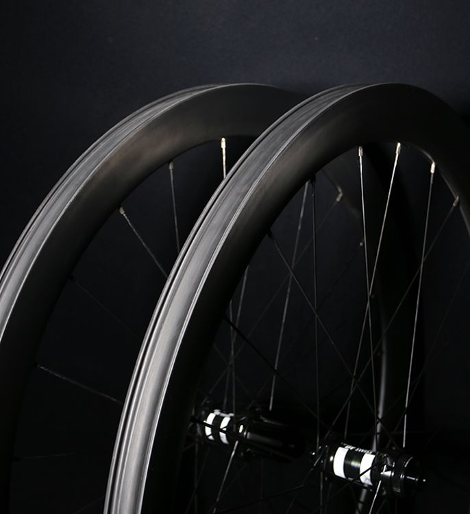 MO-Tubeless-wheelset-no-spoke-access-holes